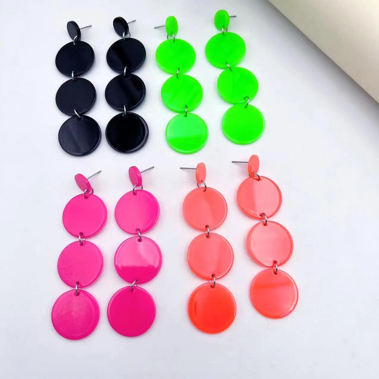 80s Neon Round Drop Earrings Acrylic Circle Disk Dangle Earrings Halloween Circular Statement Earrings for Women